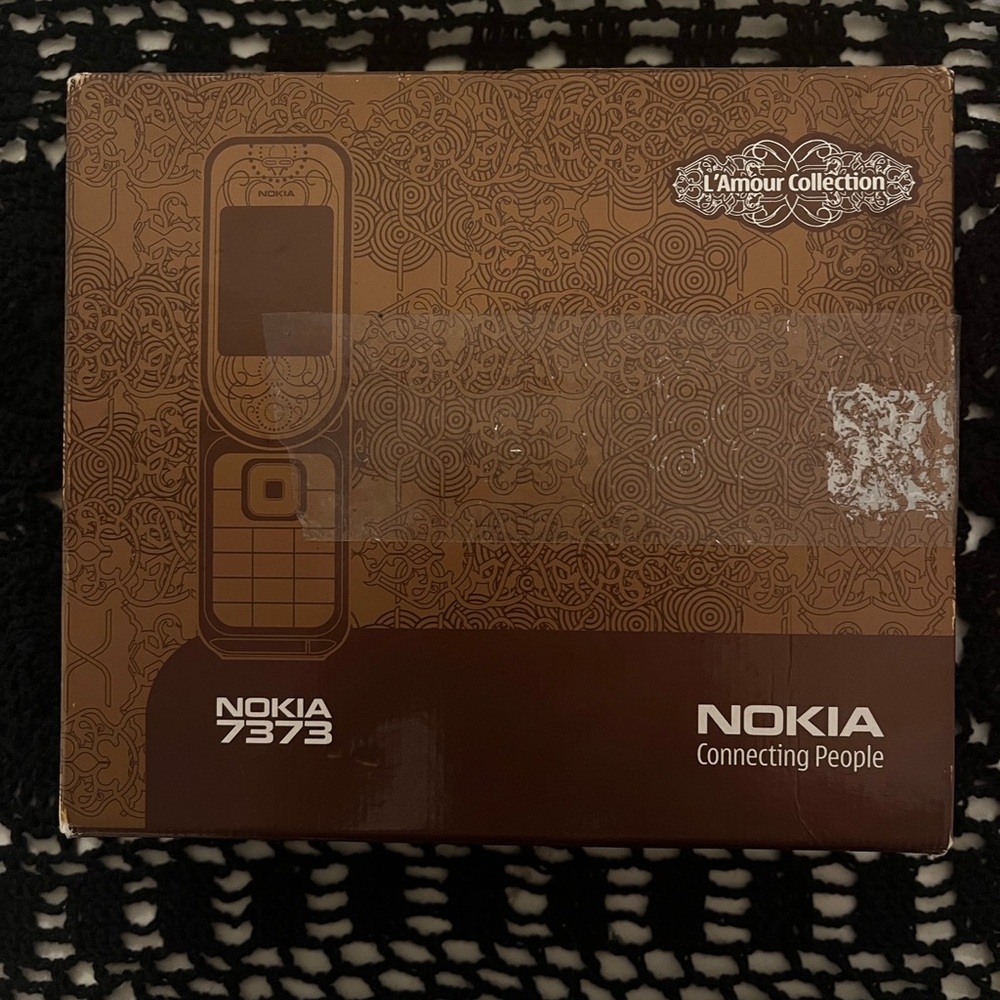 Nokia Pink Cell Phone Classic Design - Picture 7 of 9